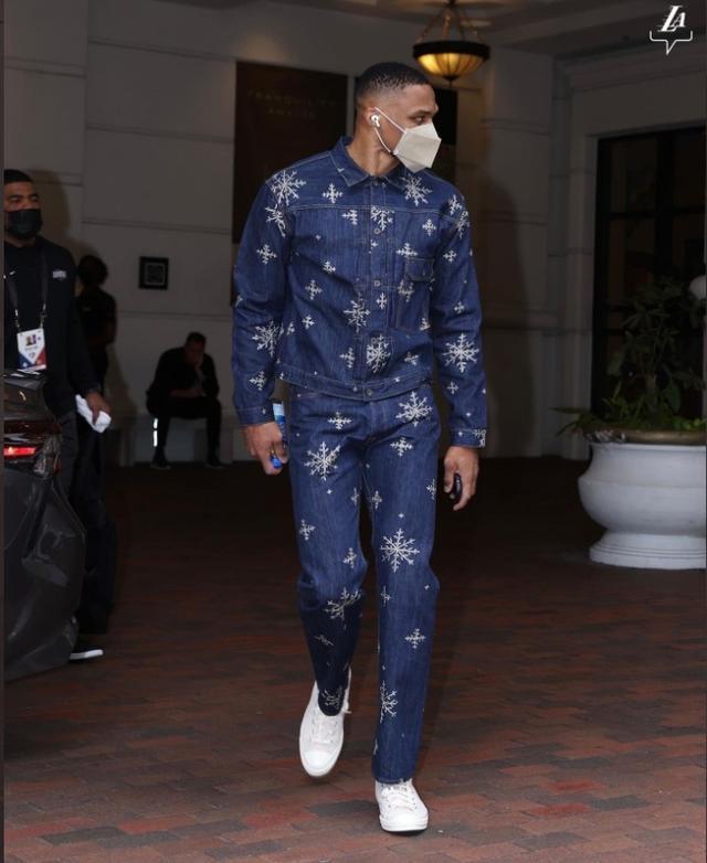 迅速更迭并 迅速更迭并