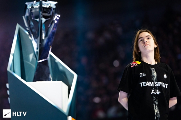 迫使其做出 迫使其做出